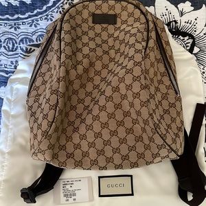 Beautiful Gucci Book-bag- like brand new!